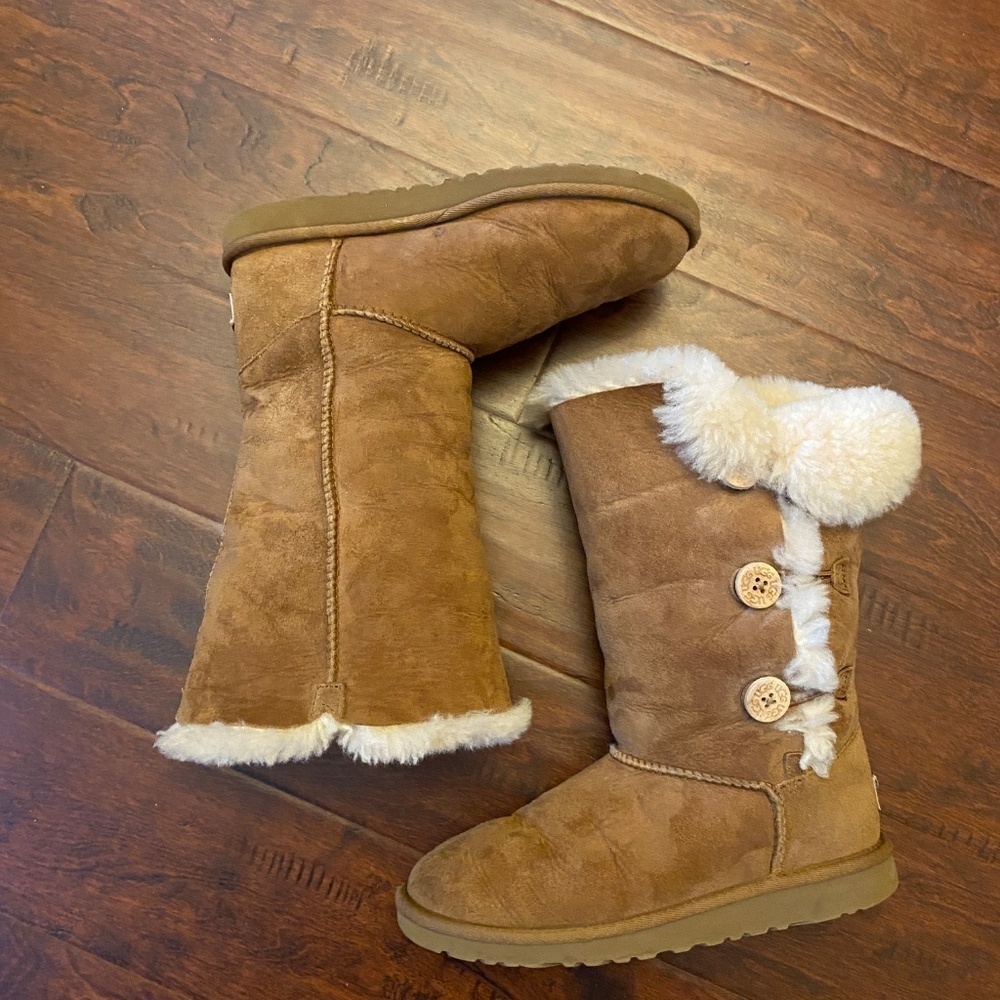 UGG Bailey Button Triplet Tall Boots Chestnut Size 5 - Picture 4 of 16